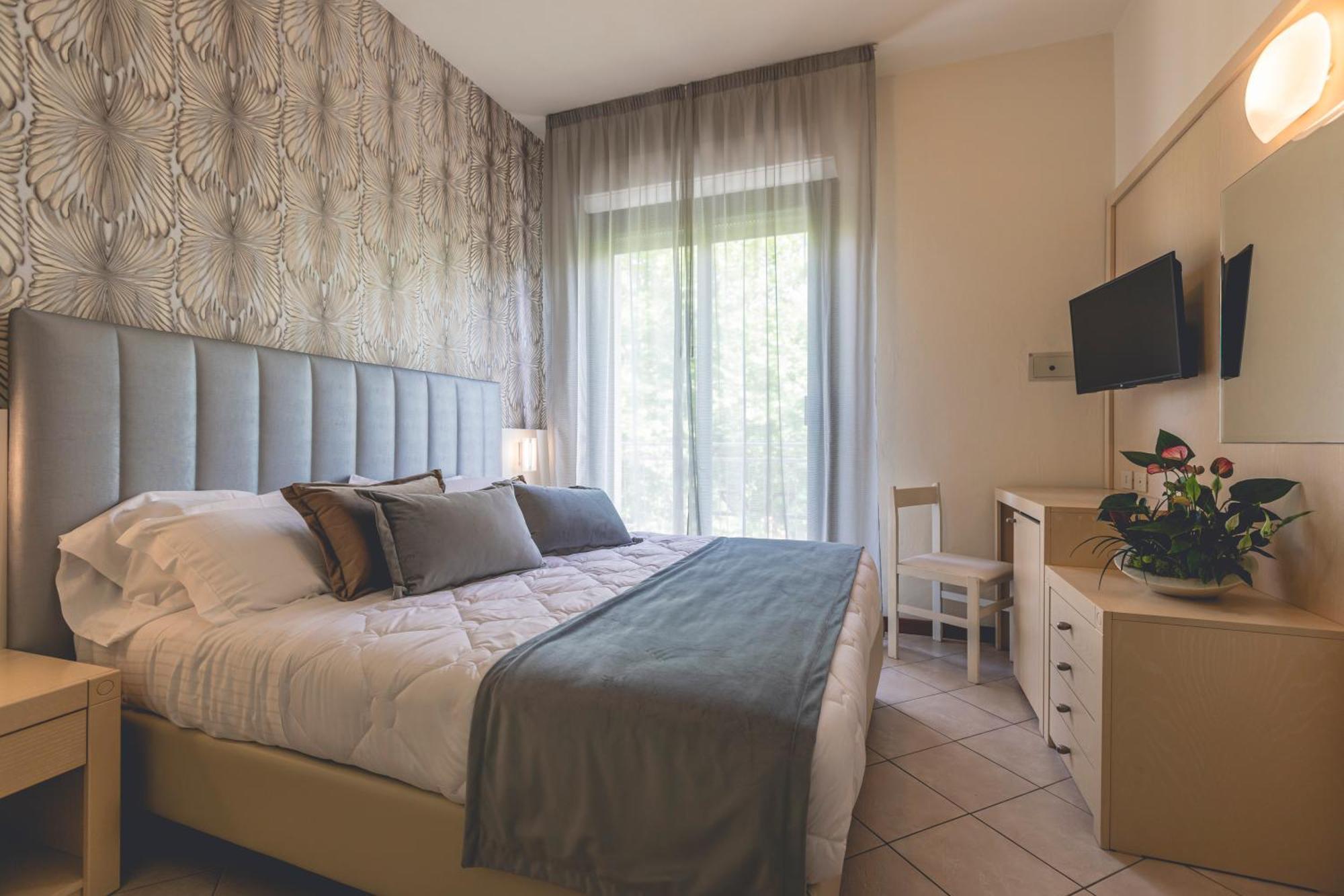 Hotel Athena Cervia Buitenkant foto