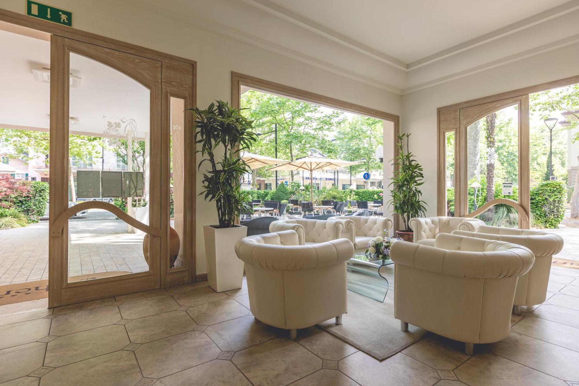 Hotel Athena Cervia Buitenkant foto