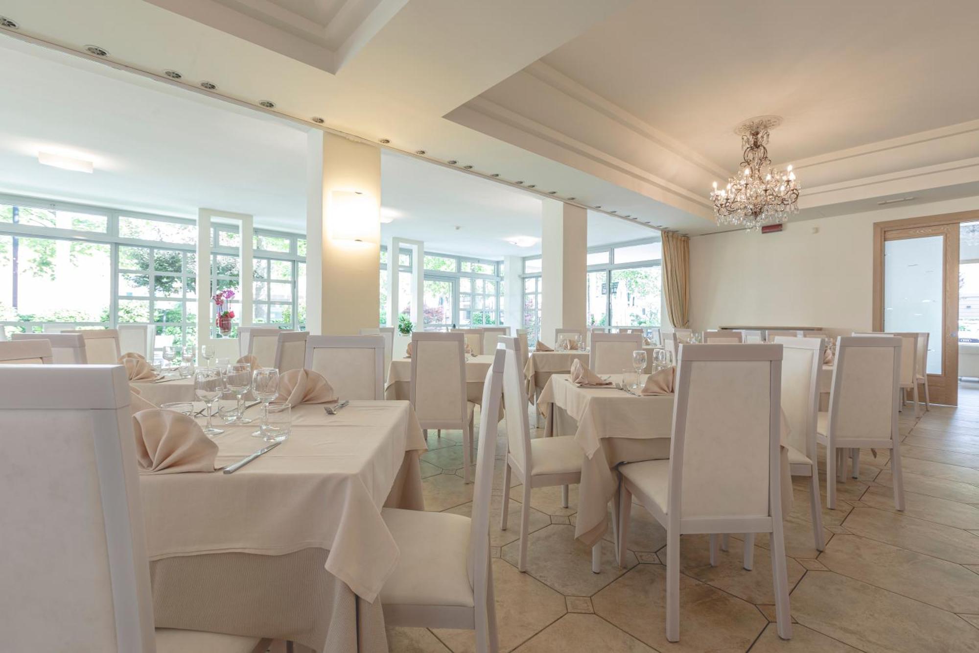 Hotel Athena Cervia Buitenkant foto