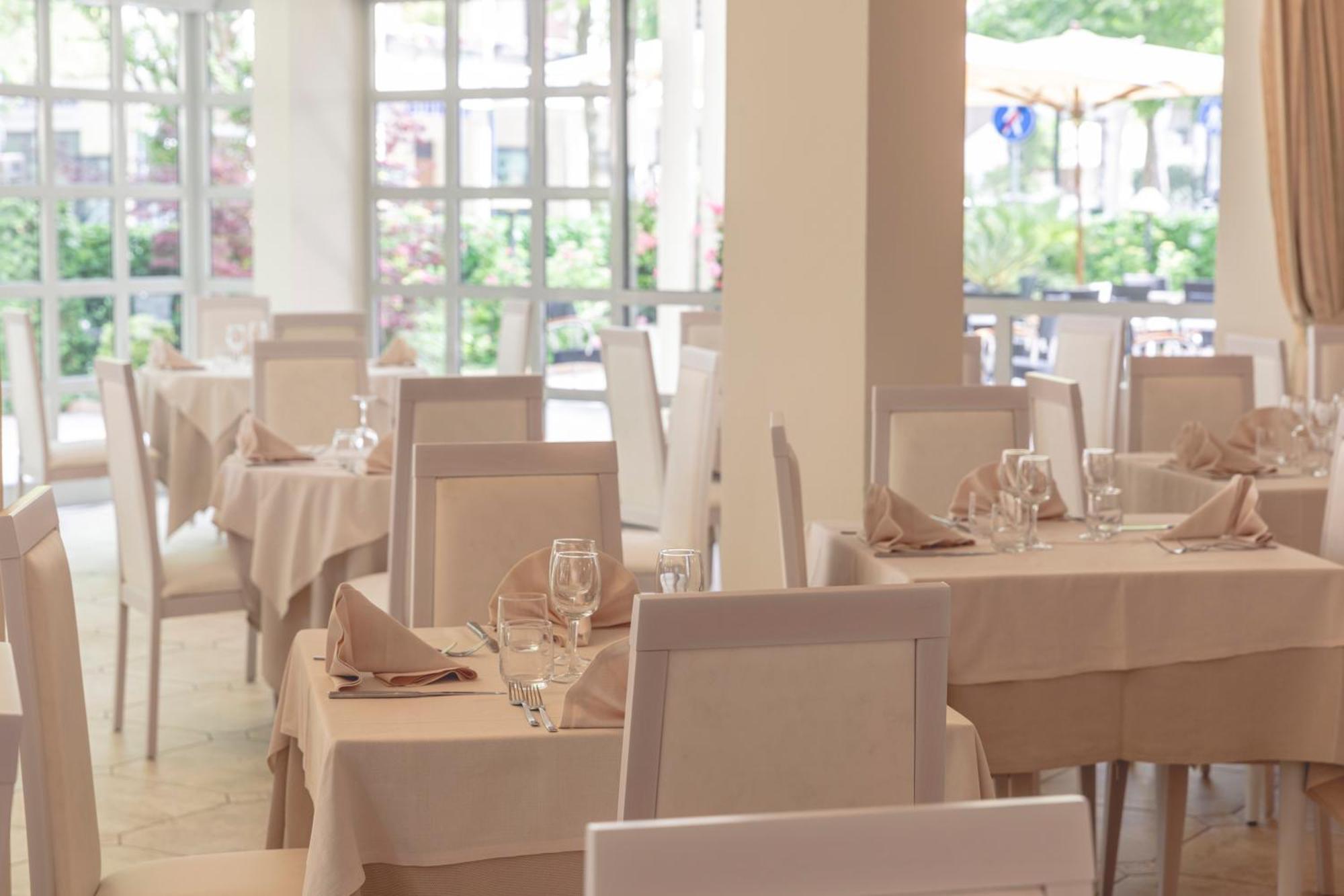 Hotel Athena Cervia Buitenkant foto