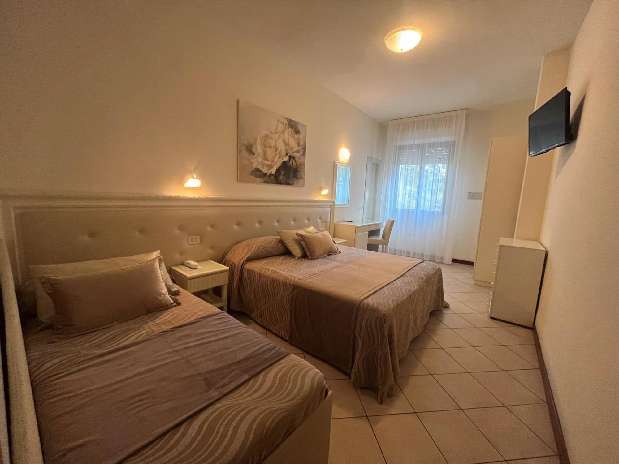 Hotel Athena Cervia Buitenkant foto