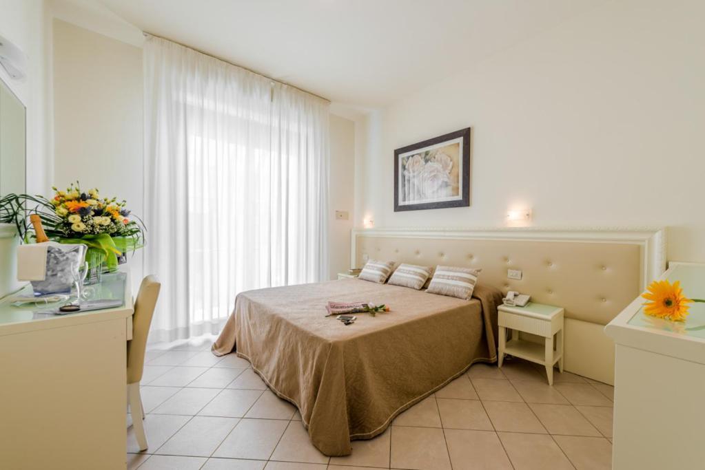 Hotel Athena Cervia Buitenkant foto