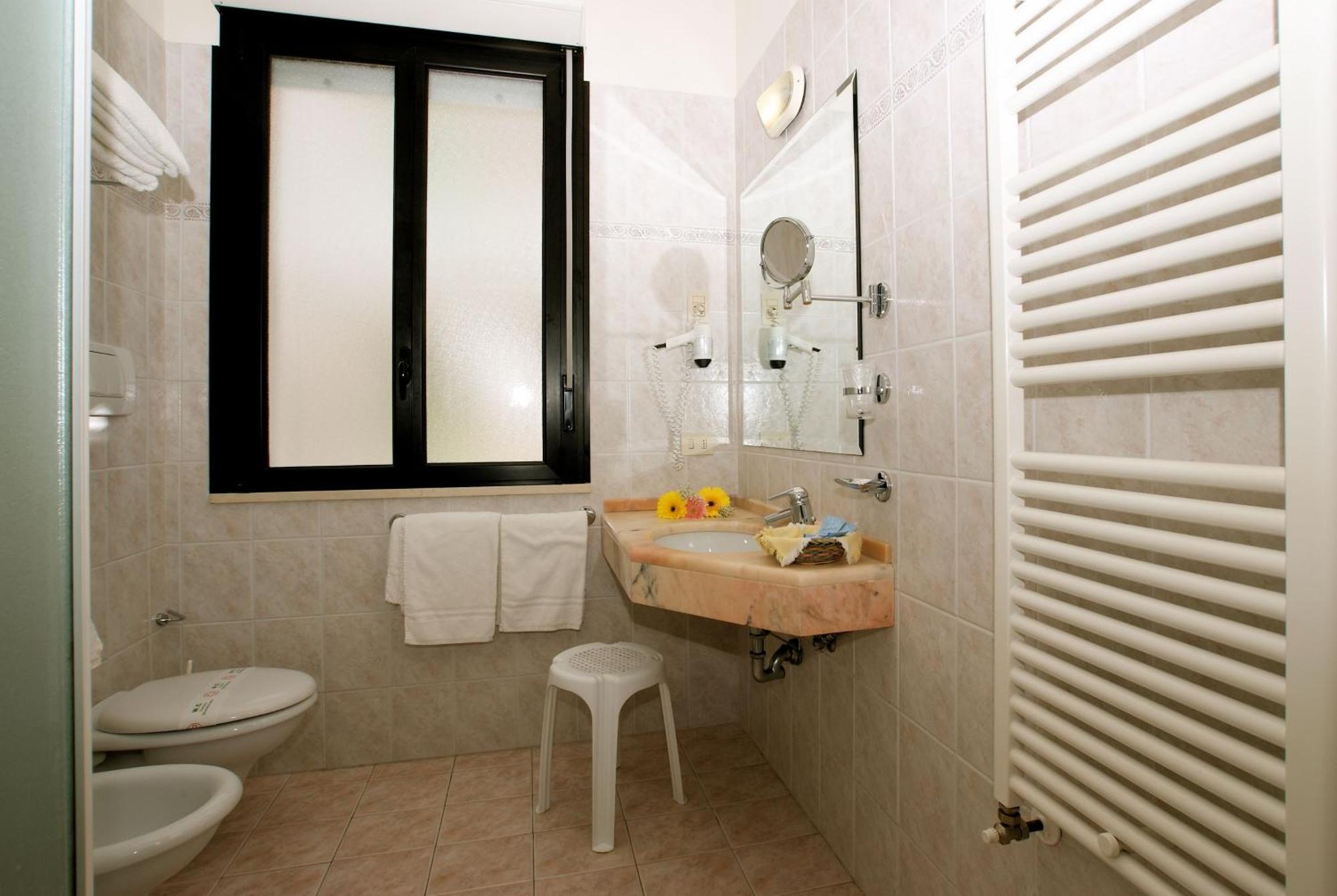 Hotel Athena Cervia Buitenkant foto